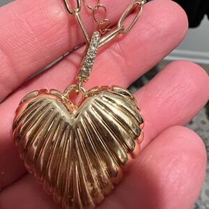 Universal Thread Gold Shell Necklace